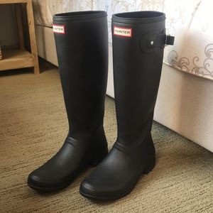 Hunter rain boots, black